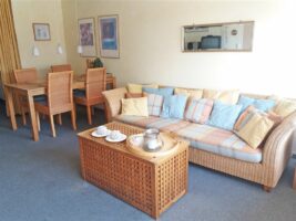 Wohnzimmer mit Couch